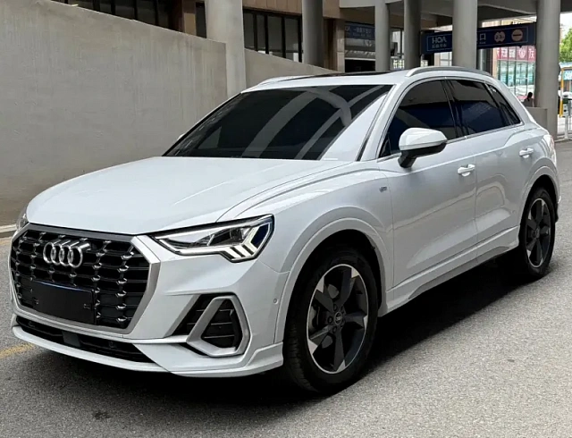 Audi Q3 1.4 л 2023 г. Белый, пробег 49000 км