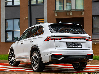 Geely Monjaro белый 2026