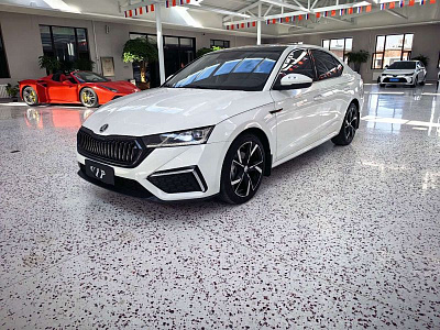 Skoda Octavia 1.4 л 2022 г. Белый, пробег 41000 км