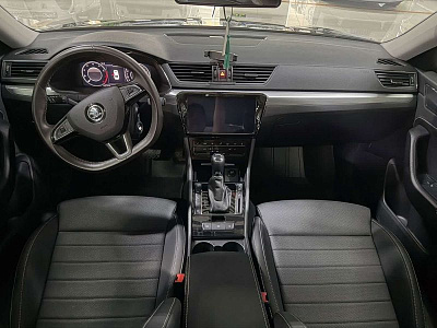 Skoda Superb 1.4 л 2025 г. Чёрный, пробег 10000 км
