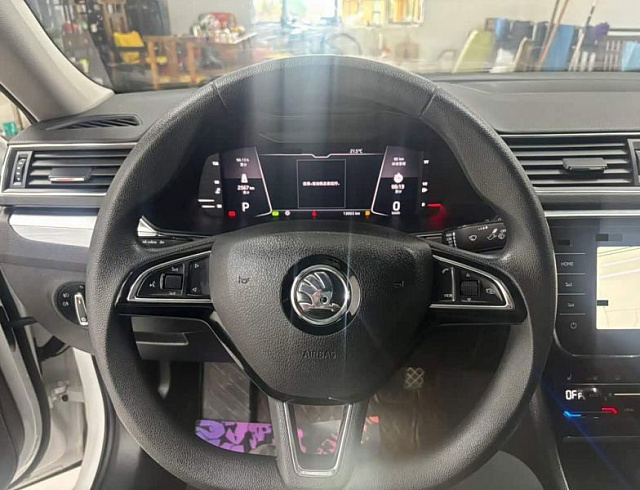 Skoda Superb 1.4 л 2023 г. Белый, пробег 13899 км