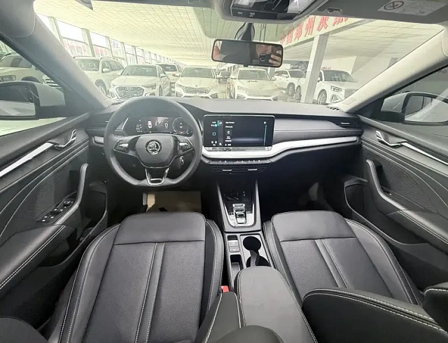 Skoda Octavia 1.4 л 2024 г. Белый, пробег 12000 км