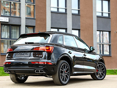 Audi Q5 черный 2026