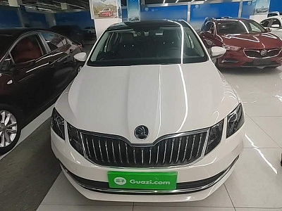 Skoda Octavia 1.2 л 2021 г. Белый, пробег 39900 км