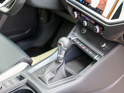 Audi Q3 серый 2026