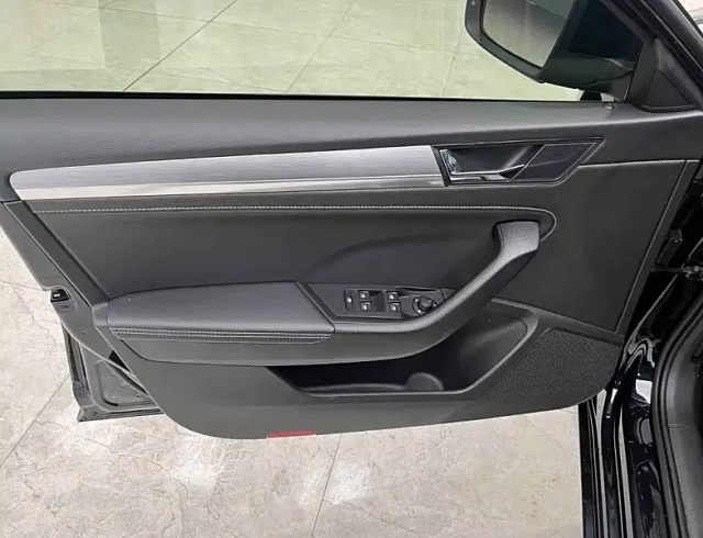 Skoda Superb 1.4 л 2024 г. Чёрный, пробег 8300 км
