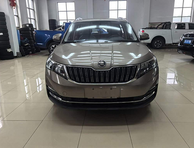 Skoda Kamiq 1.5 л 2022 г. желто-оранжевый, пробег 23000 км