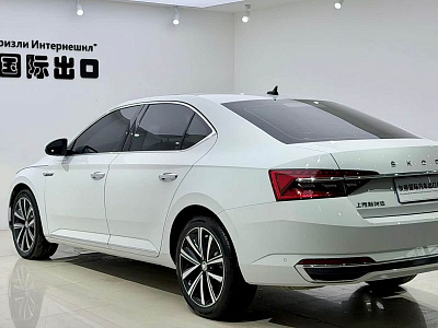 Skoda Superb 1.4 л 2023 г. Белый, пробег 45000 км