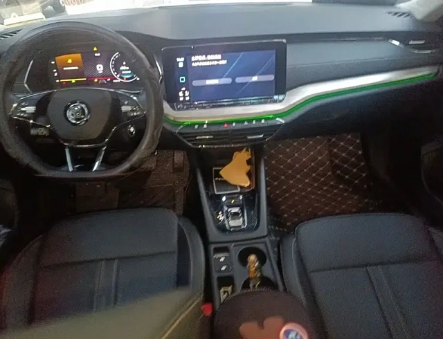 Skoda Octavia 1.4 л 2022 г. Серебристо-серый, пробег 21500 км