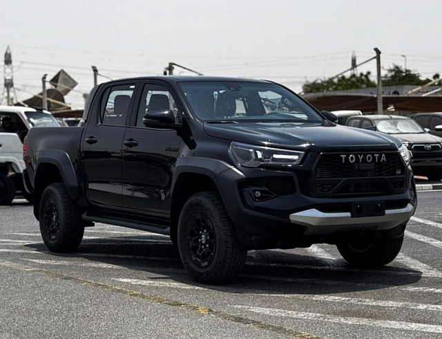 Toyota Hilux 2.8 л 2025 г. Чёрный
