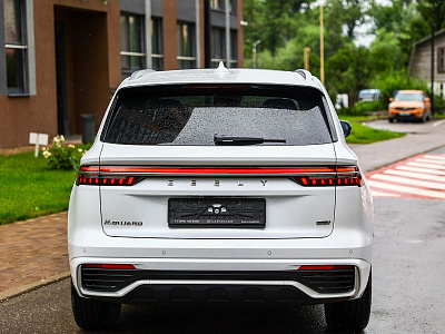 Geely Monjaro белый 2026