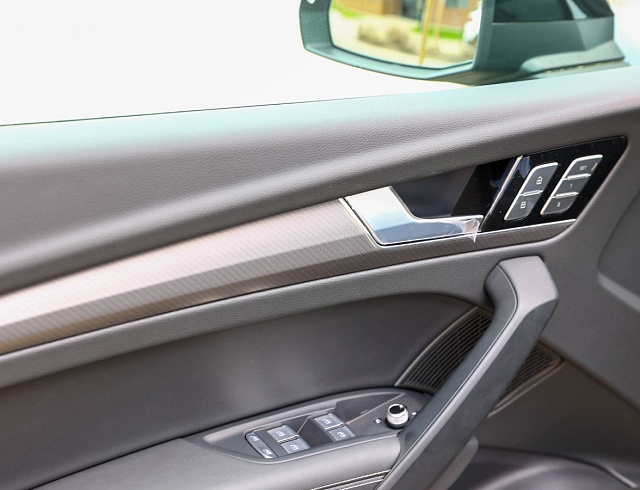 Audi Q5 черный 2026