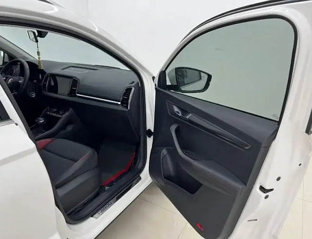 Skoda Karoq 1.4 л 2022 г. Белый, пробег 30000 км