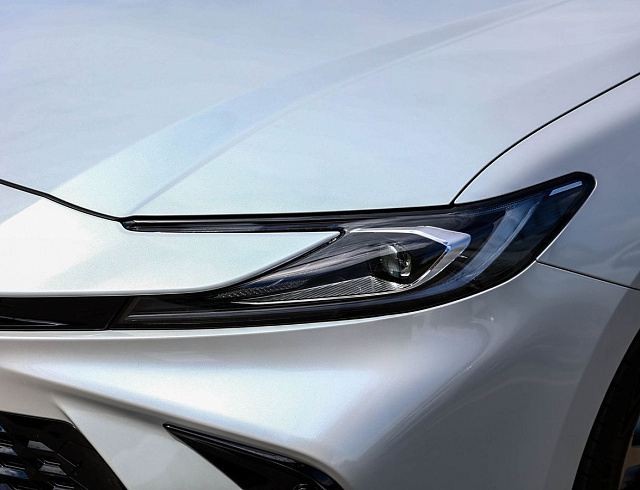 Toyota Camry белый 2026