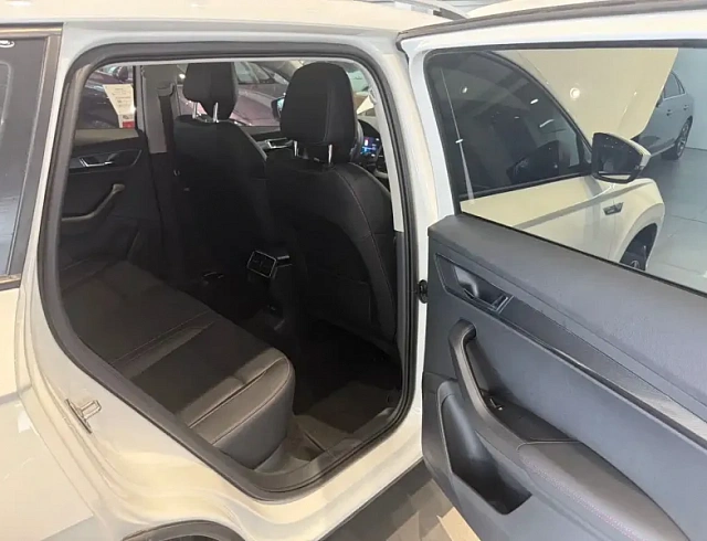 Skoda Karoq 1.4 л 2022 г. Белый, пробег 11000 км