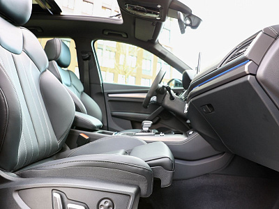 Audi Q5 черный 2025