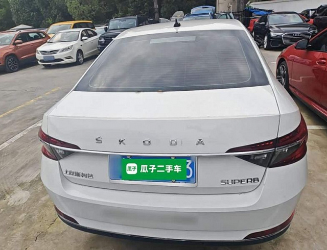 Skoda Superb 1.4 л 2024 г. Белый, пробег 45300 км