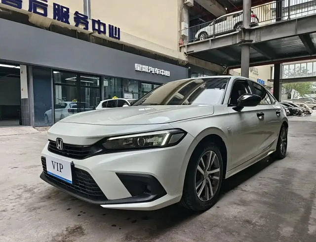 Honda Civic 1.5 л 2022 г. Белый, пробег 26600 км