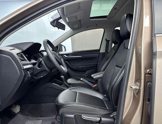 Skoda Kamiq 1.5 л 2022 г. Серебристо-серый, пробег 45000 км