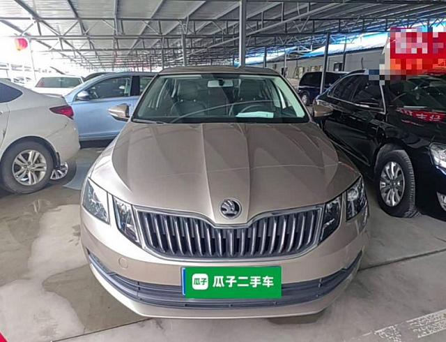 Skoda Octavia 1.5 л 2021 г. шампань/коричневый, пробег 27400 км
