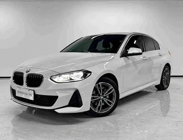 BMW 1 Series 1.5 л 2023 г. Белый, пробег 10400 км