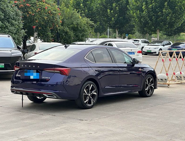 Skoda Octavia 1.4 л 2022 г. Голубой, пробег 43000 км
