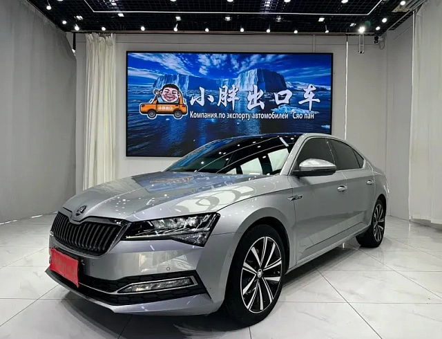 Skoda Superb 1.4 л 2024 г. Серебристо-серый, пробег 40599 км
