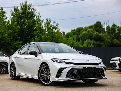 Toyota Camry белый 2026
