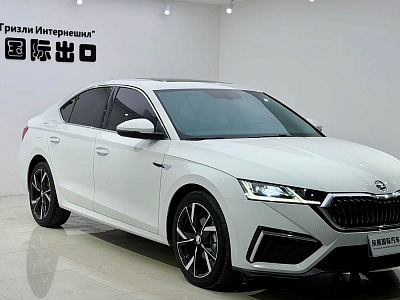 Skoda Octavia 1.4 л 2023 г. Белый, пробег 42000 км