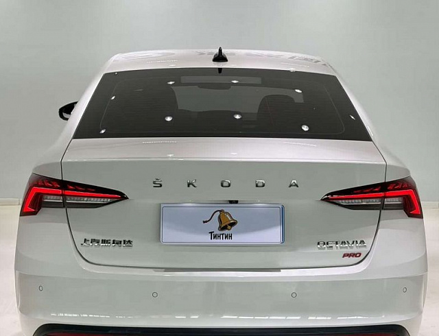 Skoda Octavia 1.4 л 2023 г. Белый, пробег 33000 км