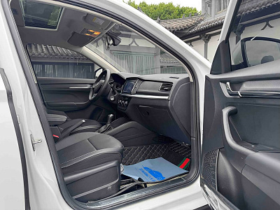 Skoda Kamiq 1.5 л 2023 г. Белый, пробег 32000 км