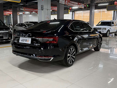 Skoda Superb 1.4 л 2025 г. Чёрный, пробег 10000 км