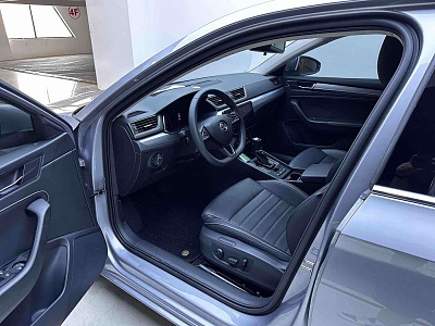 Skoda Superb 1.4 л 2022 г. Серебристо-серый, пробег 39000 км