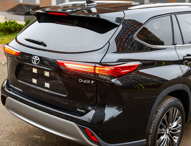 Toyota Highlander черный 2026