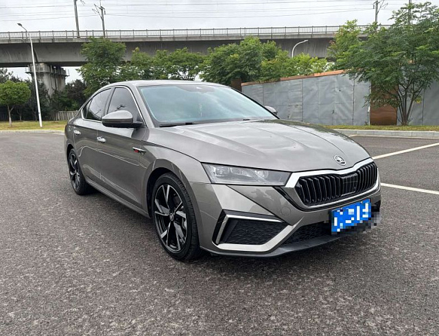 Skoda Octavia 1.4 л 2022 г. шампань/коричневый, пробег 43700 км