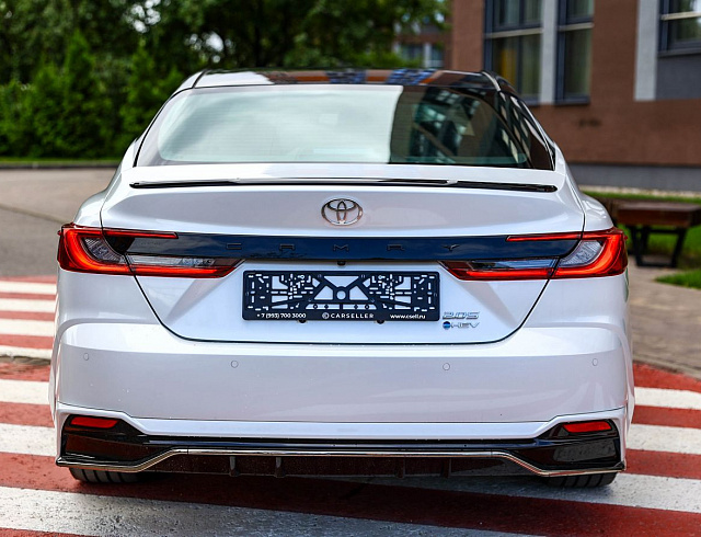 Toyota Camry белый 2026