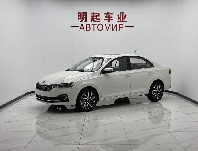 Skoda Rapid 1.5 л 2023 г. Белый, пробег 26000 км