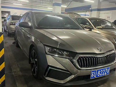 Skoda Octavia 1.4 л 2022 г. шампань/коричневый, пробег 25000 км