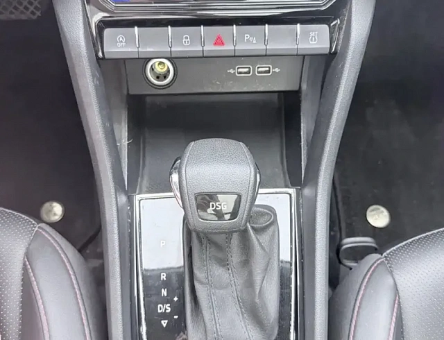 Skoda Karoq 1.4 л 2023 г. Чёрный, пробег 48000 км
