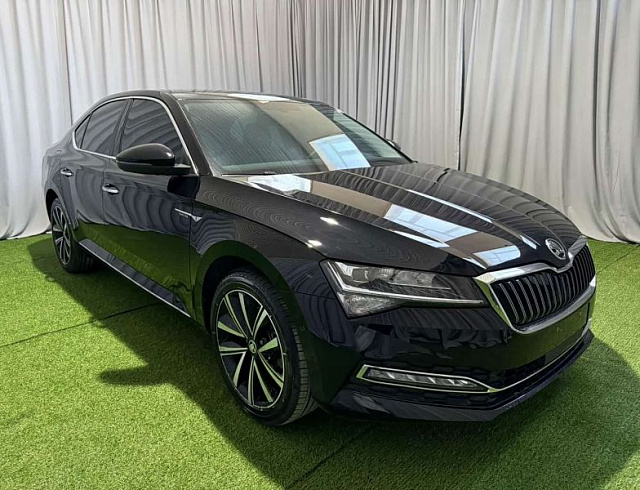 Skoda Superb 1.4 л 2023 г. Чёрный, пробег 19000 км
