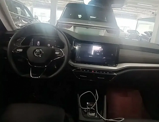 Skoda Octavia 1.4 л 2021 г. желто-оранжевый, пробег 5699 км