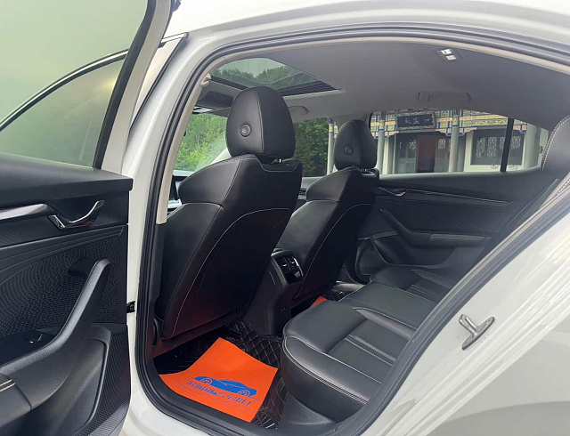 Skoda Octavia 1.4 л 2023 г. Белый, пробег 13899 км