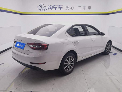 Skoda Octavia 1.5 л 2022 г. Белый, пробег 41700 км