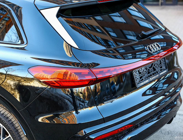 Audi Q5 черный 2025