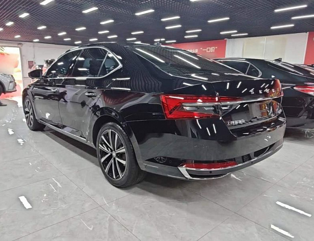 Skoda Superb 1.4 л 2024 г. Чёрный, пробег 19400 км