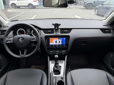 Skoda Octavia 1.5 л 2022 г. Белый, пробег 16000 км
