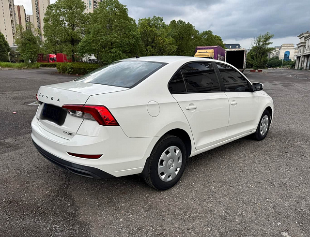 Skoda Rapid 1.5 л 2021 г. Белый, пробег 39000 км