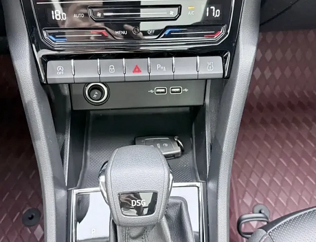 Skoda Karoq 1.4 л 2022 г. Чёрный, пробег 16000 км