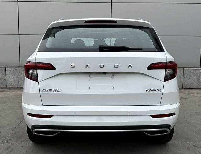 Skoda Karoq 1.4 л 2023 г. Белый, пробег 17000 км