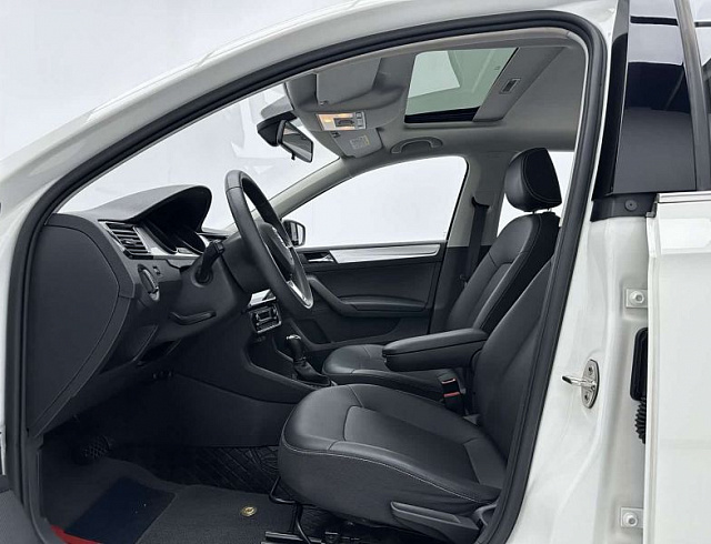 Skoda Rapid 1.5 л 2023 г. Белый, пробег 26000 км